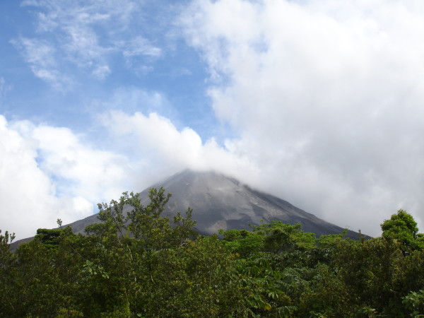 Top 10 Must See Sights In Costa Rica   costa rica arenal volcano picture clouds vacation 600x450