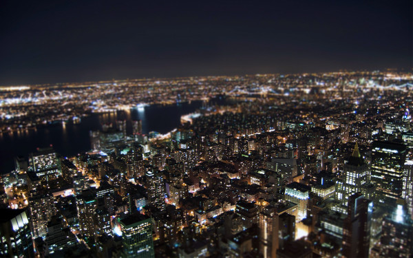 10 HD Wallpapers of New York City   new york city night lights tilt shift hd wallpaper 600x375