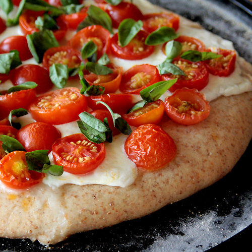 pizza-caprese-best-pizza-flavors-in-the-world pizza toppings Top 10 Best "Classic" Pizza Toppings pizza caprese best pizza flavors in the world