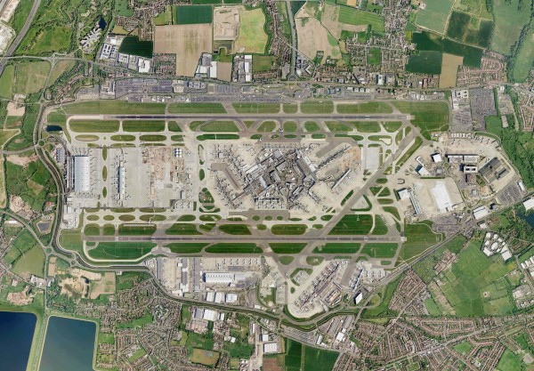 25 Biggest and Busiest Airports in the World by yearly passengers   london heathrow airport international airport aerial 600x417